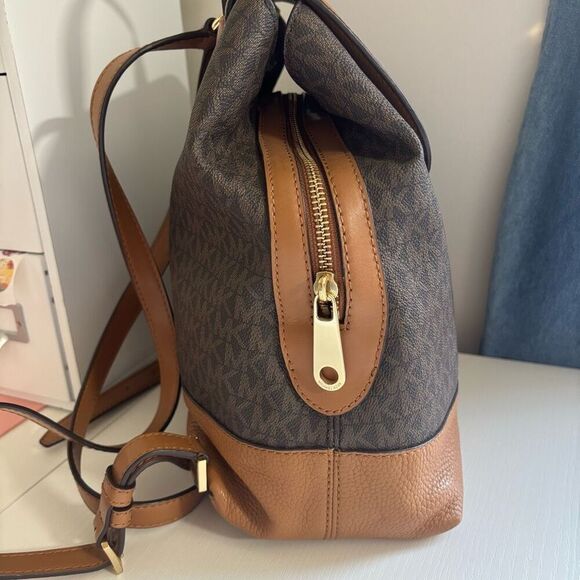 Michael Kors Raven Medium Backpack brown pebbled leather gold hardware - Picture 7 of 16